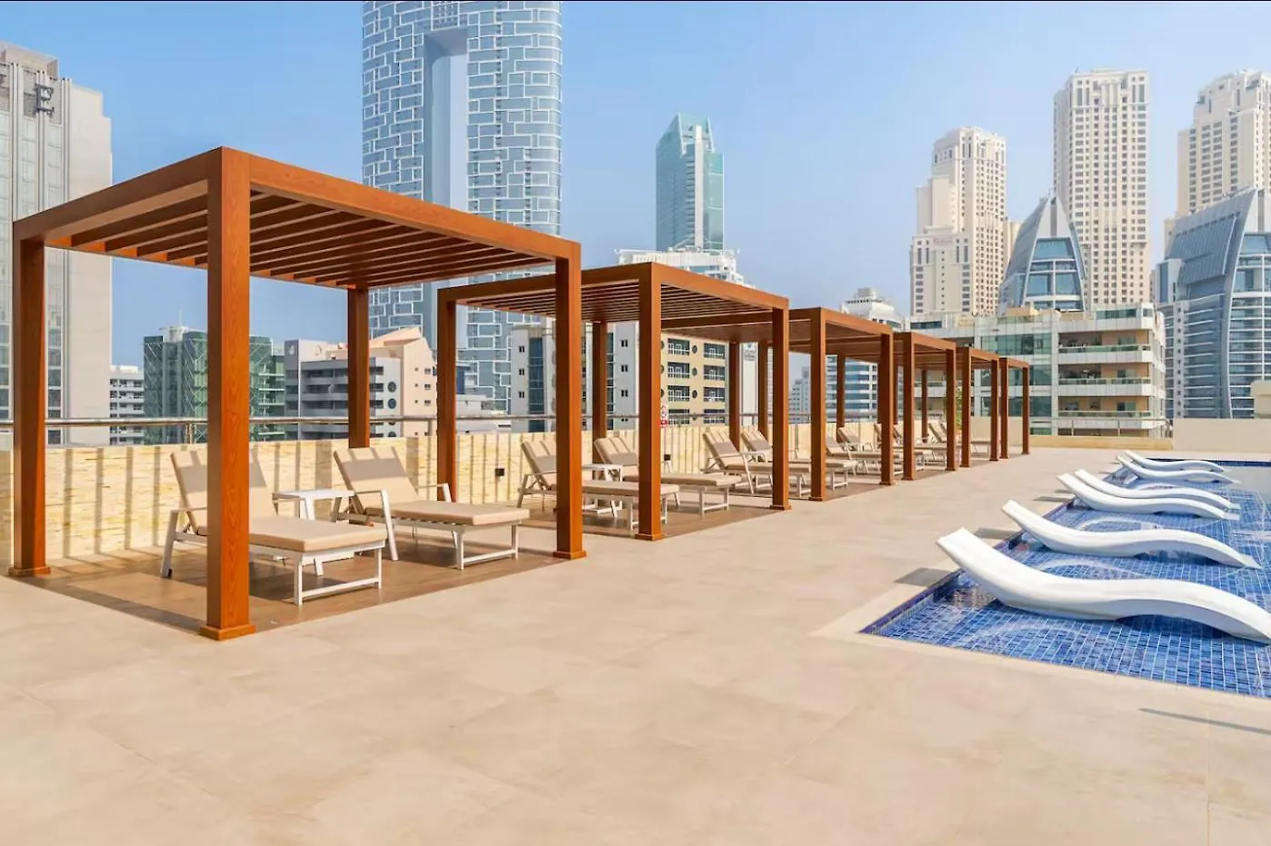 Luxurious 2Br Apt With Marina View & Private Jacuzzi Dubai