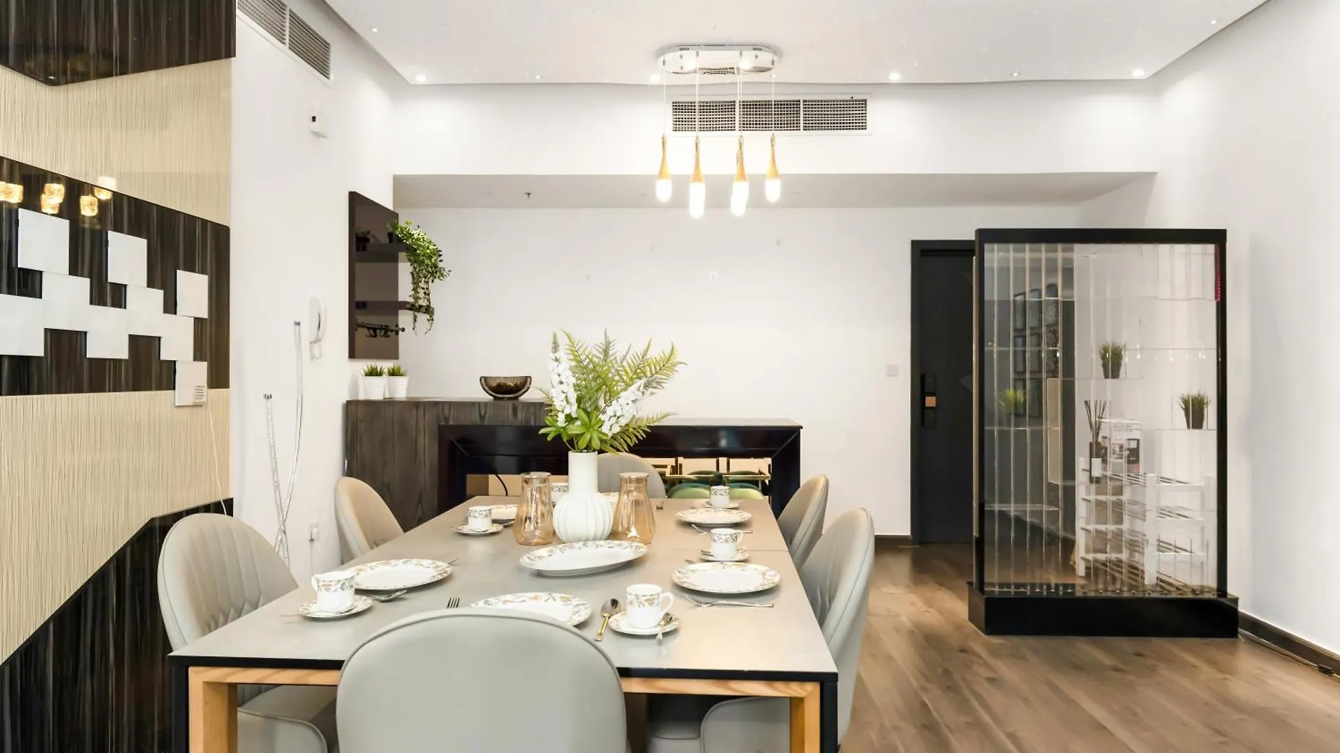 Luxurious 2Br Apt With Marina View & Private Jacuzzi Dubai