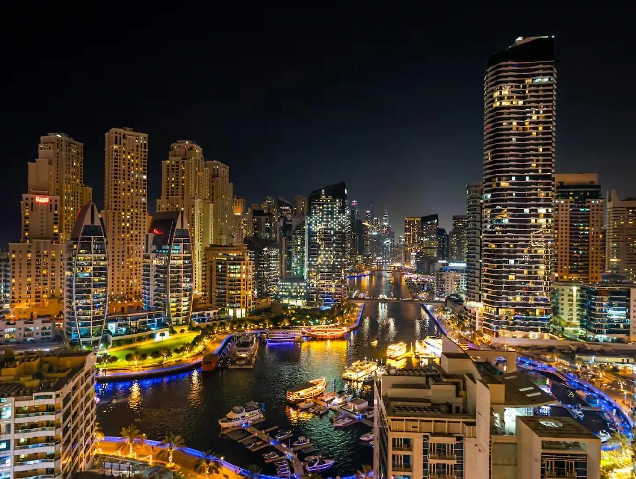 Luxurious 2Br Apt With Marina View & Private Jacuzzi Dubai