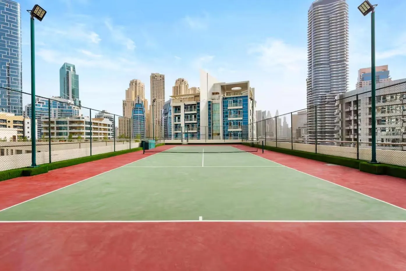 Luxurious 2Br Apt With Marina View & Private Jacuzzi Dubai