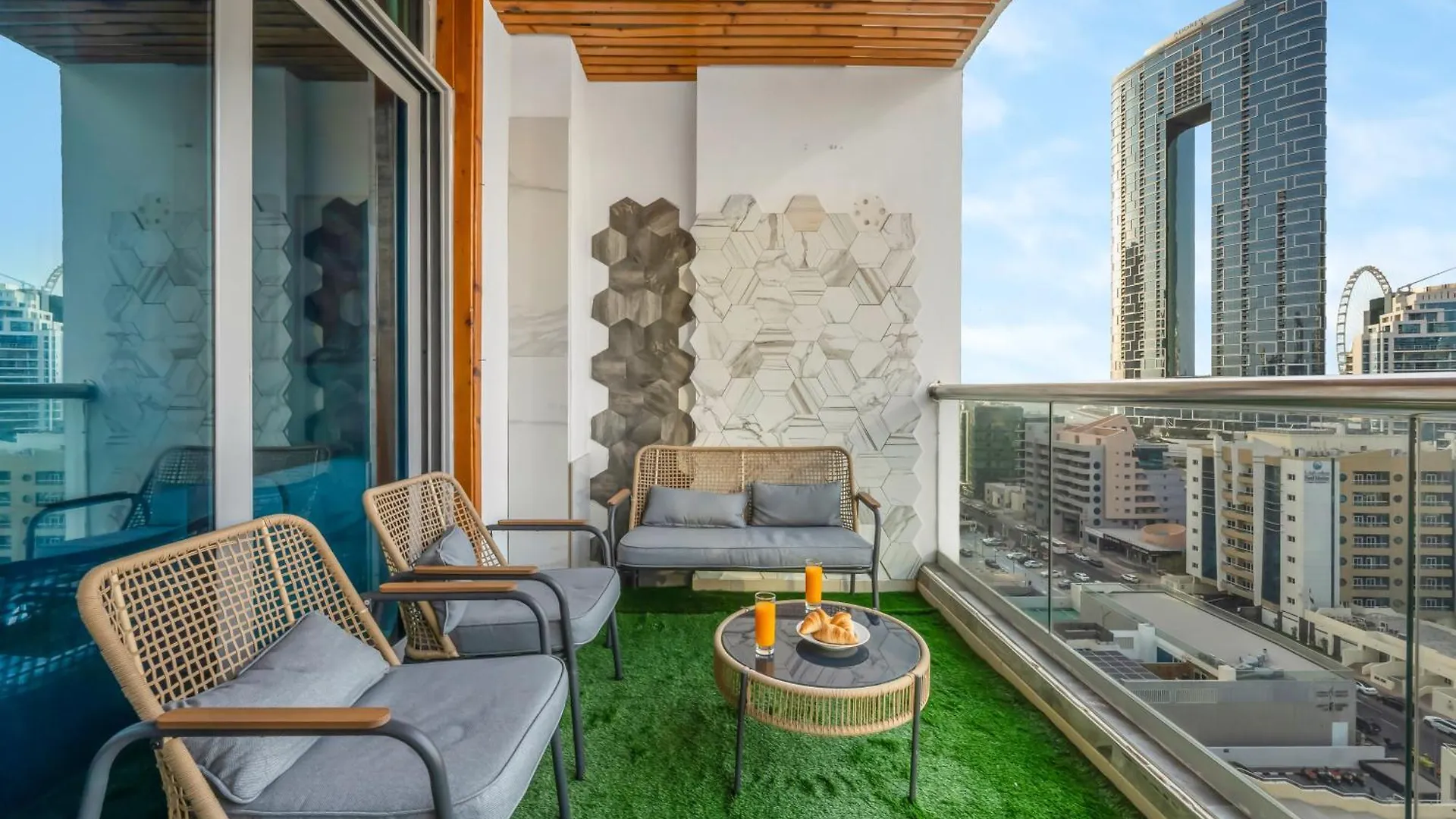 Luxurious 2Br Apt With Marina View & Private Jacuzzi Dubai United Arab Emirates