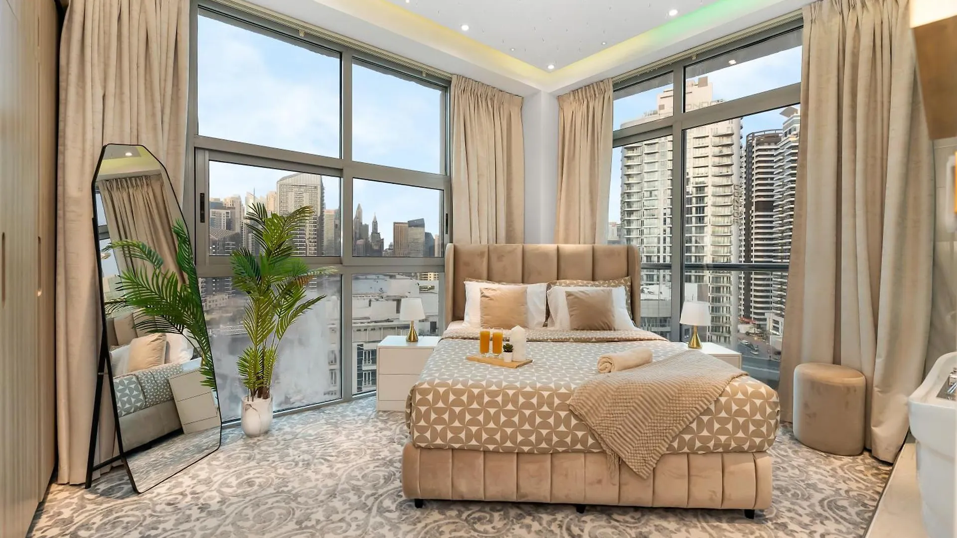 Luxurious 2Br Apt With Marina View & Private Jacuzzi Dubai