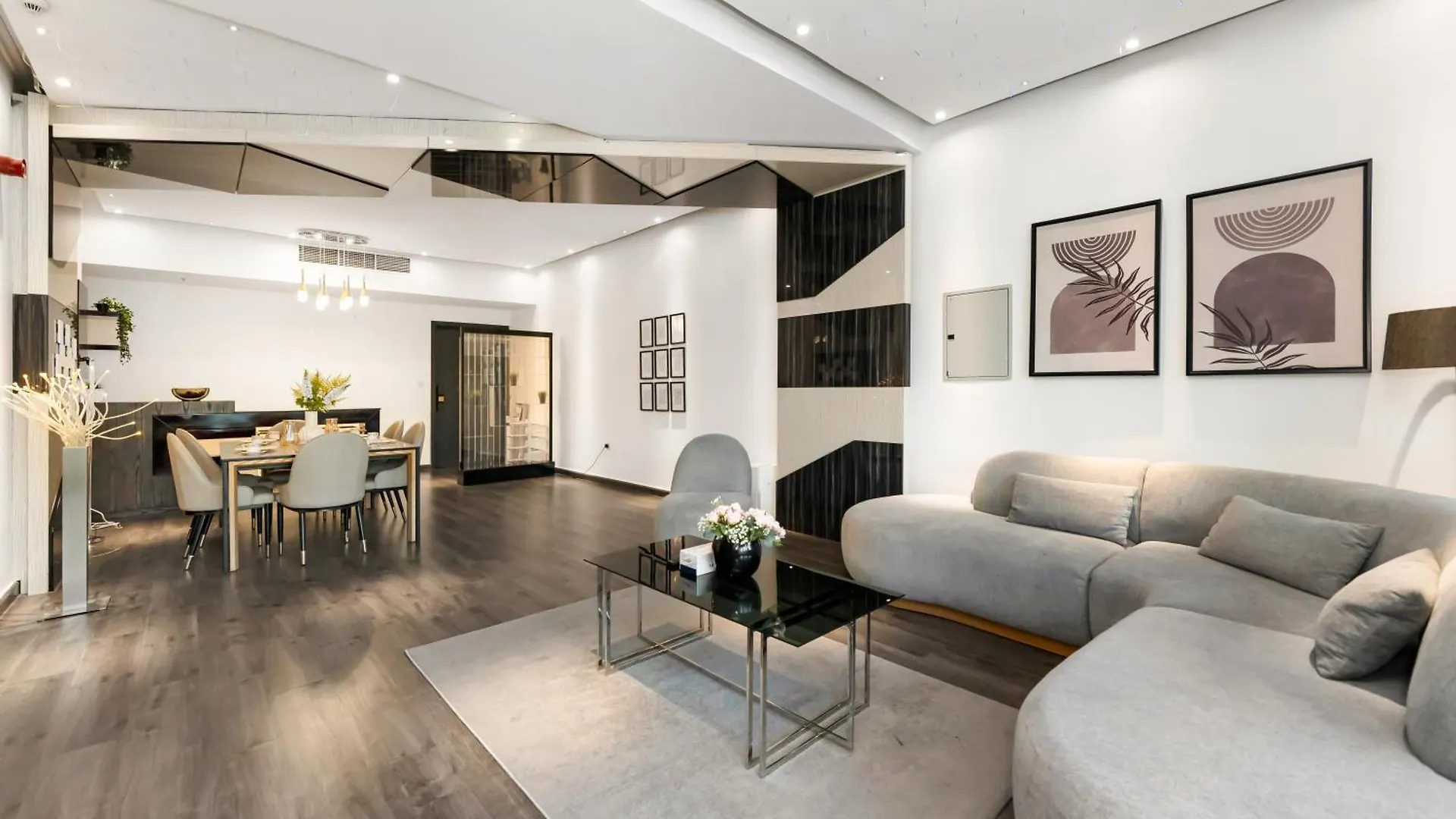 Luxurious 2Br Apt With Marina View & Private Jacuzzi Dubai Apartment