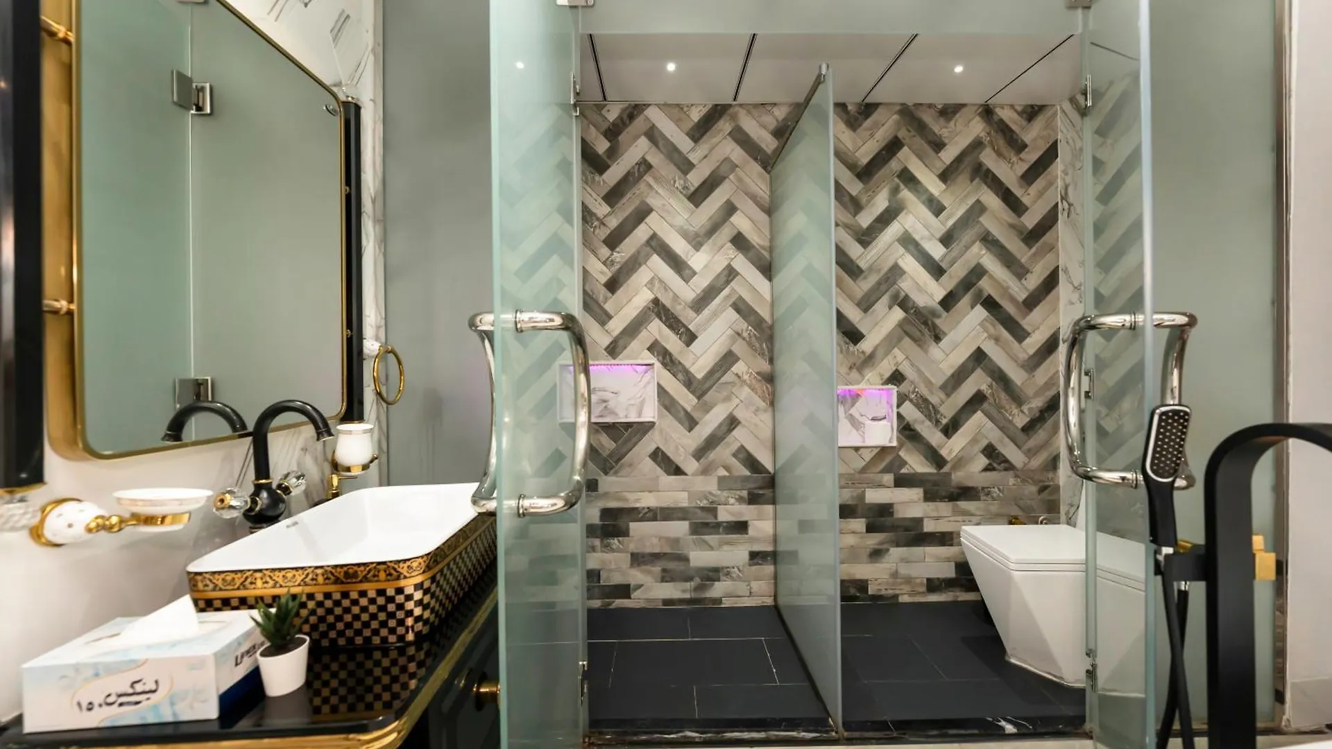 Luxurious 2Br Apt With Marina View & Private Jacuzzi Dubai