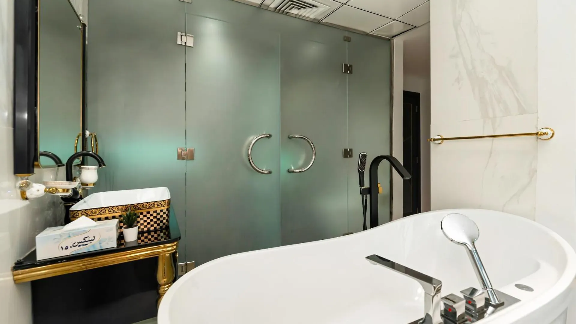 Luxurious 2Br Apt With Marina View & Private Jacuzzi Dubai United Arab Emirates