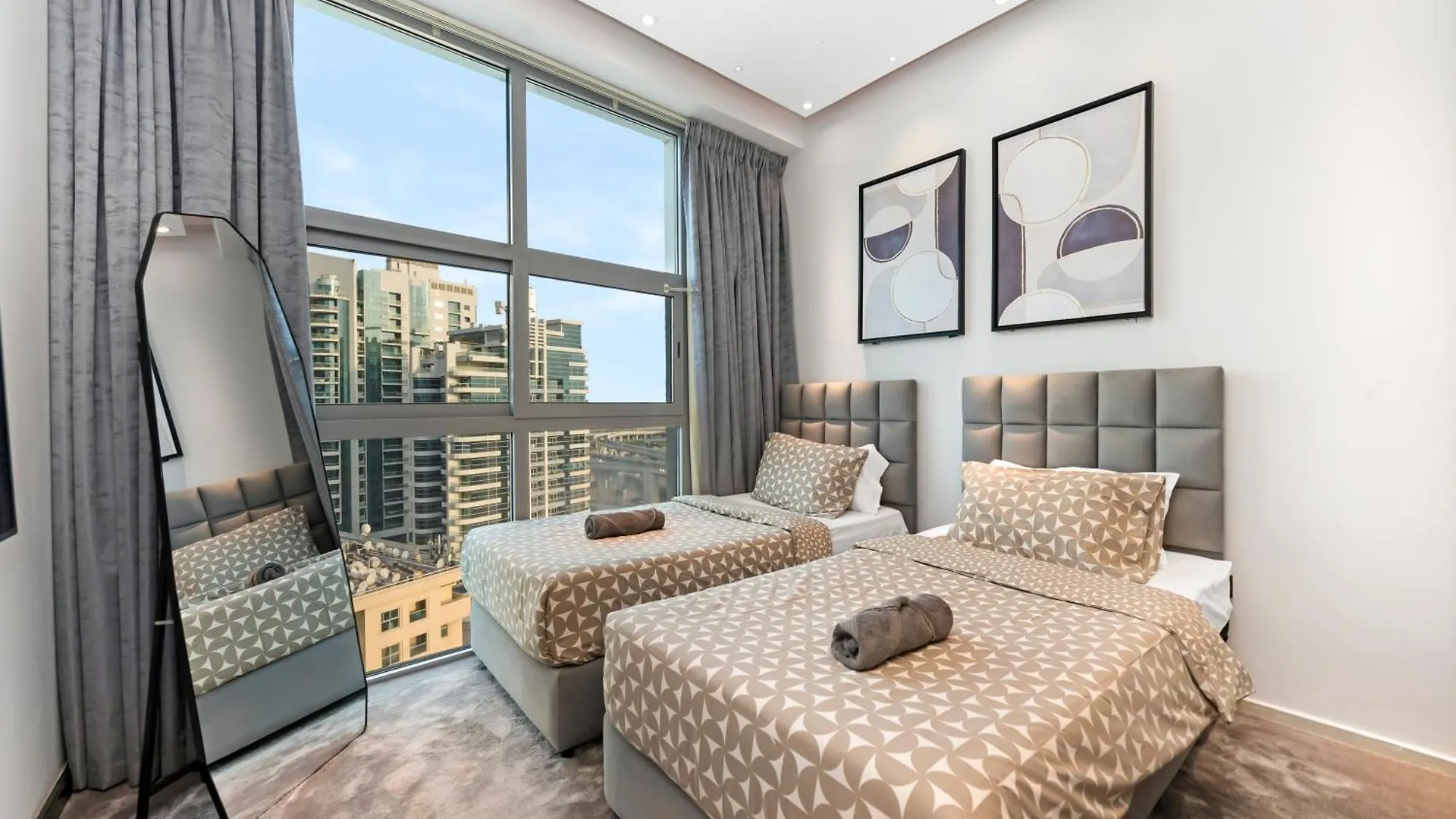 Luxurious 2Br Apt With Marina View & Private Jacuzzi Dubai