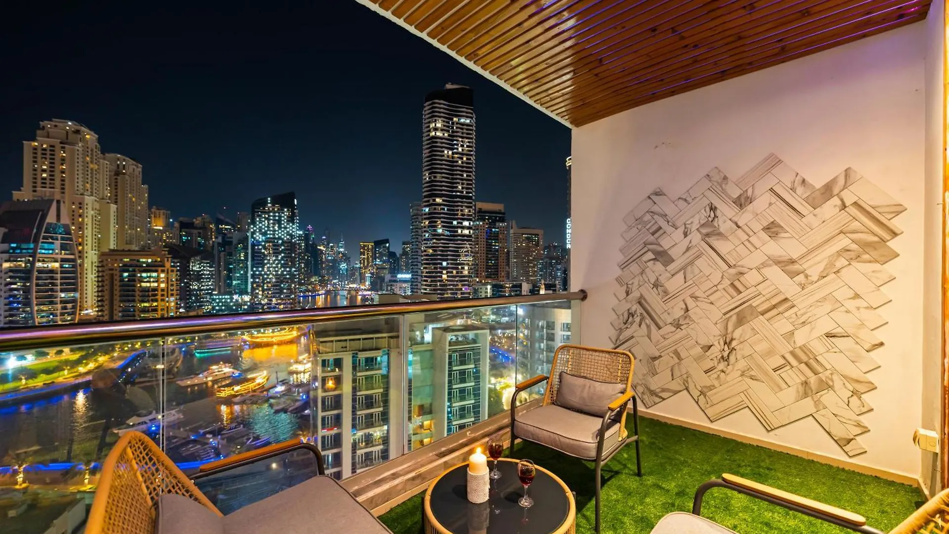 Luxurious 2Br Apt With Marina View & Private Jacuzzi Dubai