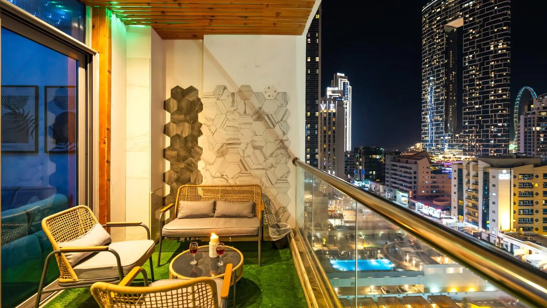 Luxurious 2Br Apt With Marina View & Private Jacuzzi Dubai Apartment