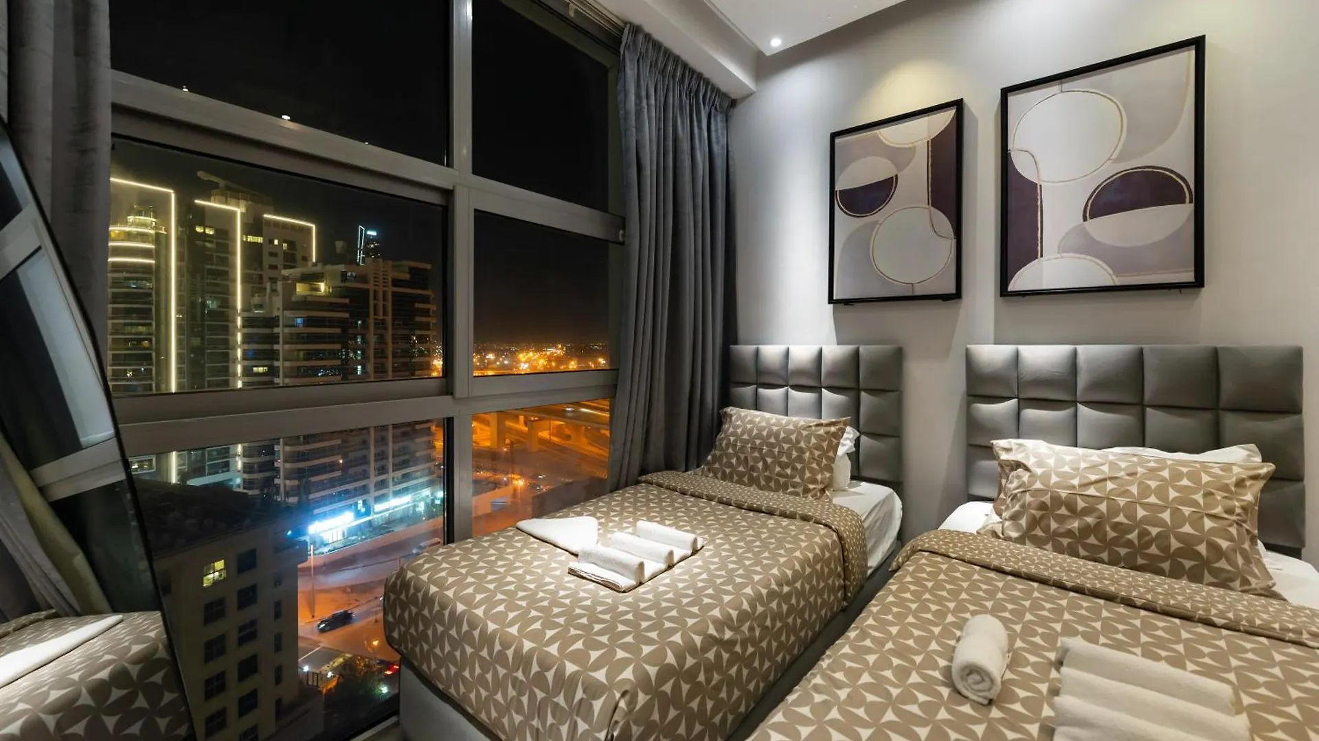 Luxurious 2Br Apt With Marina View & Private Jacuzzi Dubai